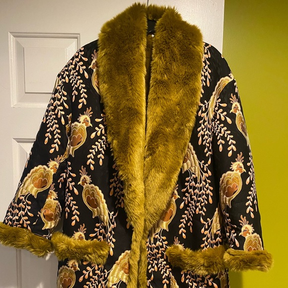 Beautiful Coat - Picture 5 of 7